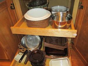 lot 163 image: Content of lower cabinet to include...