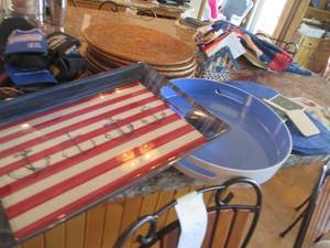 lot 185 image: Assortment of serving trays, place ...