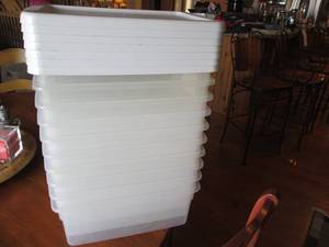 lot 188 image: Stack of 15qt Sterlite storage cont...