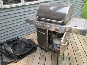 lot 192 image: Stainless steel Weber gas grill sea...