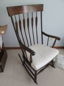 lot 212 image: Beautiful dark wood spindle style r...