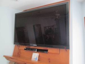 lot 213 image: Large Samsung flat screen TV and Bl...