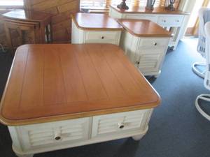 lot 224 image: Stunning and sturdy 4pc Rustic styl...