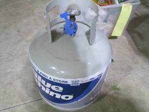 lot 245 image: Seemingly full 20lb Propane cylinde...