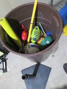lot 273 image: Rubbermaid style trash can with bat...