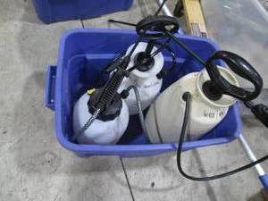 lot 298 image: 3 Sprayers in a plastic tote...