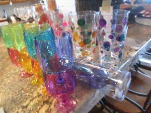 lot 316 image: Lot of bright and colorful plastic ...