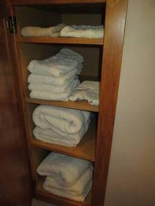 lot 11 image: Content of bathroom to include soap...