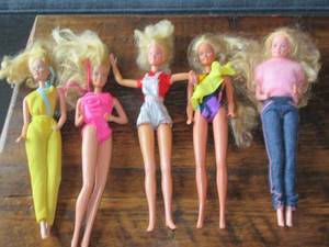 lot 33 image: Vintage Barbie doll variety...
