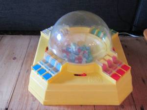 lot 36 image: Vintage Marx Toys Bubble top 4-play...