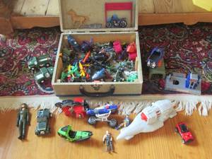 lot 37 image: Vintage Fanfare storage box with mi...