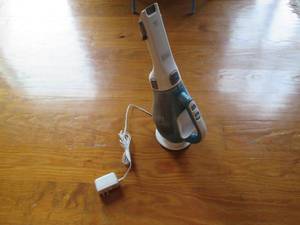 lot 44 image: Black and Decker vand held vacuum c...