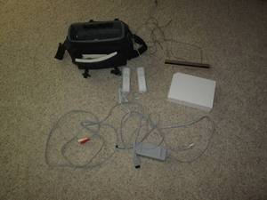 lot 55 image: Nintendo Wii console with power sup...