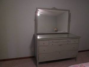 lot 61 image: Vintage shabby Chic style wood 5-dr...