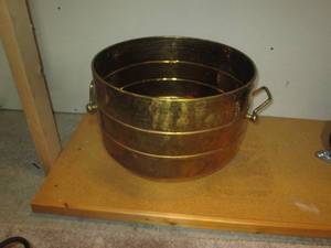 lot 70 image: 18in round Decorative brass tone pl...
