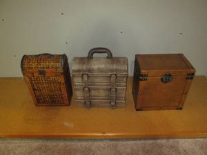 lot 74 image: Trio of vintage style decorative st...