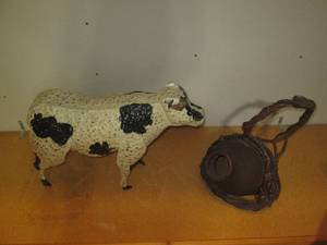 lot 92 image: Clay pot with Grapevine holder deco...