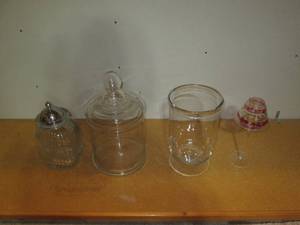 lot 94 image: Assortment of large sized Clear cla...