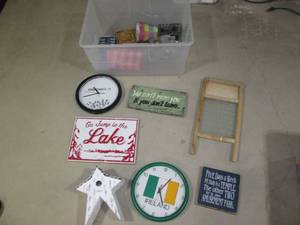 lot 116 image: Covered tote with picnic theme tabl...