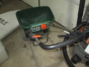 lot 144 image: Scotts lawn spreader...