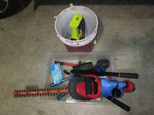 lot 309 image: Lot of assorted yard tools and gara...