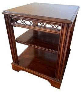 lot 26 image: Vintage Wooden End Table with Shelves and Decorative Trim