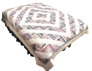 lot 31 image: Patchwork Log Cabin Pattern Quilt with Pastel Fabrics