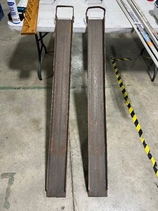 lot 7 image: SET OF FORKLIFT FORK EXTENTIONS 5FT