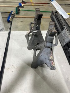 lot 13 image: 2 JACK STANDS