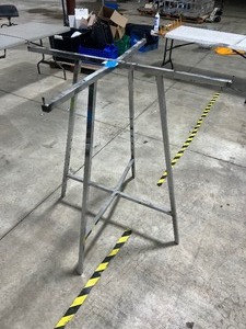 lot 28 image: CLOTHING RACK
