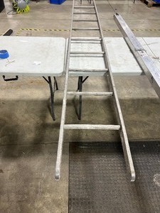 lot 32 image: 8 FT ALUMINUM LADDER