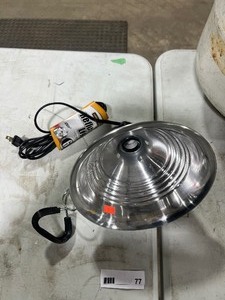 lot 77 image: REFLECTOR LIGHT
