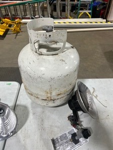 lot 78 image: SUNFLOWER HEATER WITH PROPANE TANK