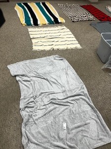 lot 88 image: 7 BLANKETS  1 PILLOW