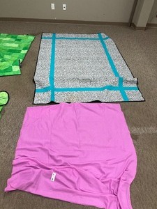 lot 90 image: 8 BLANKETS