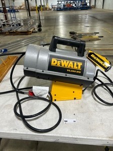 lot 98 image: DEWALT 90,000 BTU PROPANE HEATER