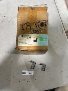 lot 102 image: QTY 400 -- L BRACKETS 1-12 X 1-12 X 58