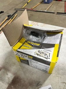 lot 103 image: 25LBS PHILLIPS MOD TRUSS HEAD SHARP POINT ZINC SCREWS 8 X 1