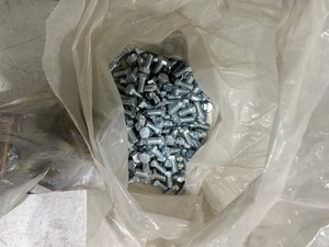lot 104 image: ASSORTED BOLTS
