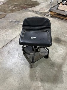 lot 139 image: SHOP STOOL  MECHANICS CHAIR