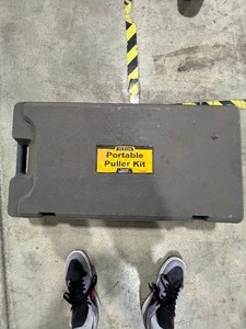 lot 174 image: 10 TON PORTABLE PULLER KIT