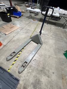lot 175 image: WESCO PALLET JACK