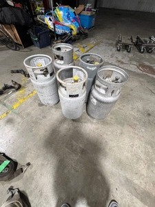 lot 177 image: 5 PROPANE TANKS FOR FORK LIFTS