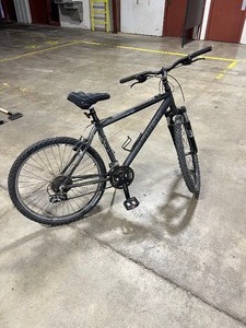 lot 145 image: 18 TREK 3700 MOUNTAIN BIKE