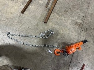 lot 159 image: VEVOR MANUAL LEVER CHAIN HOIST 1-12 TON 10FT  COME ALONG NEW
