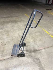 lot 192 image: 2 WHEEL HAND TRUCK
