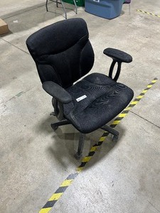 lot 219 image: OFFICE CHAIR
