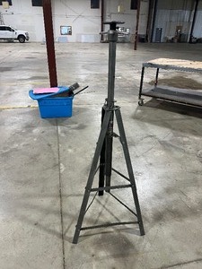 lot 234 image: 2 TON UNDER HOIST SAFETY STAND