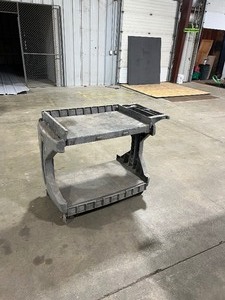 lot 235 image: RUBBERMAID UTILITY CART