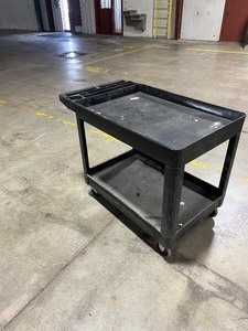 lot 236 image: RUBBERMAID UTILITY CART